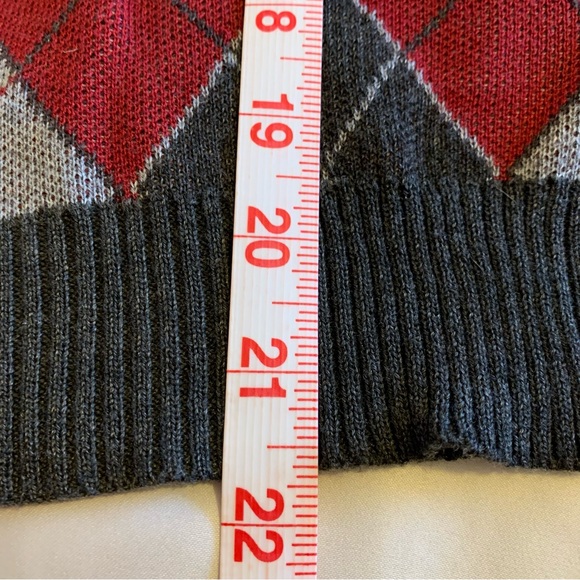 Argyle print sleeveless sweater. V-neck. Unisex. Tags for size/material … - Picture 4 of 5